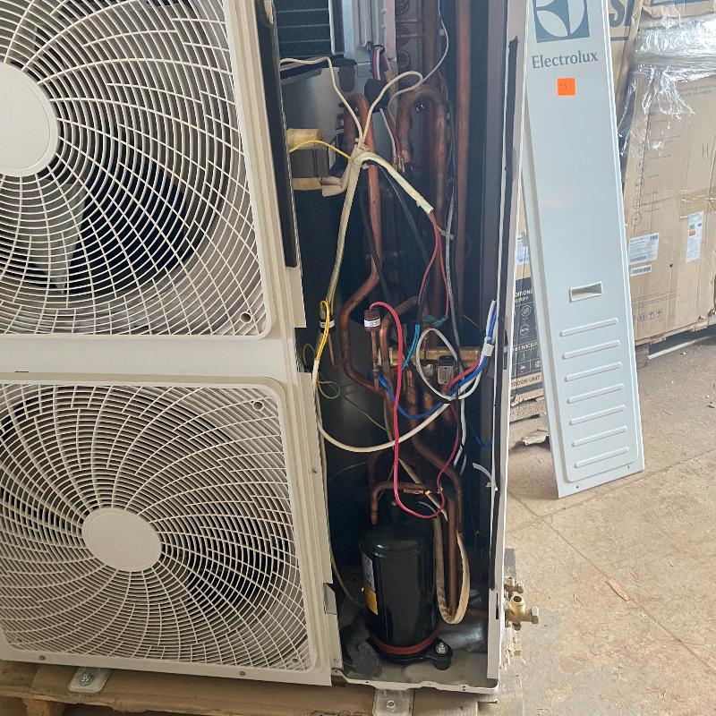 Outdoor unit of inverter air conditioner Zanussi EACO/I-48H/DC/N3
